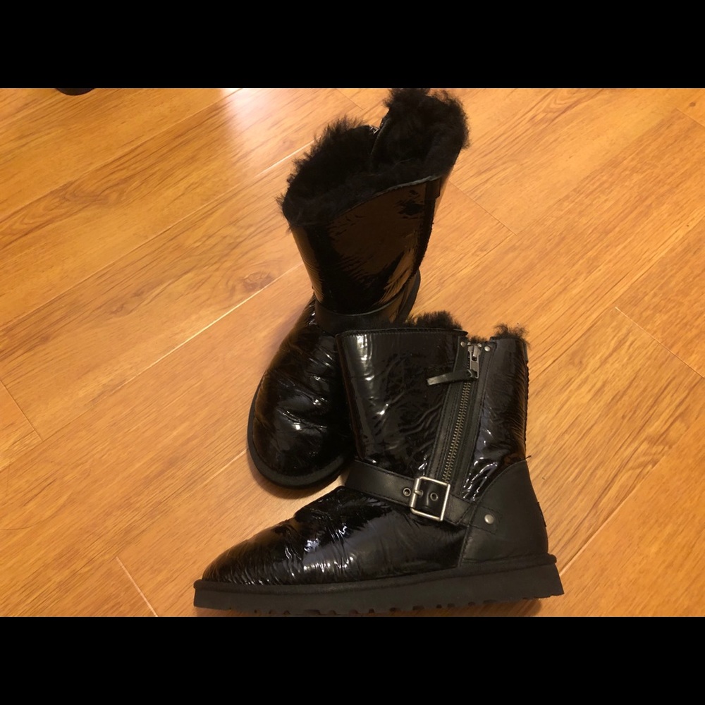 Ugg Blaise patent leather boots youth size - Picture 3 of 8